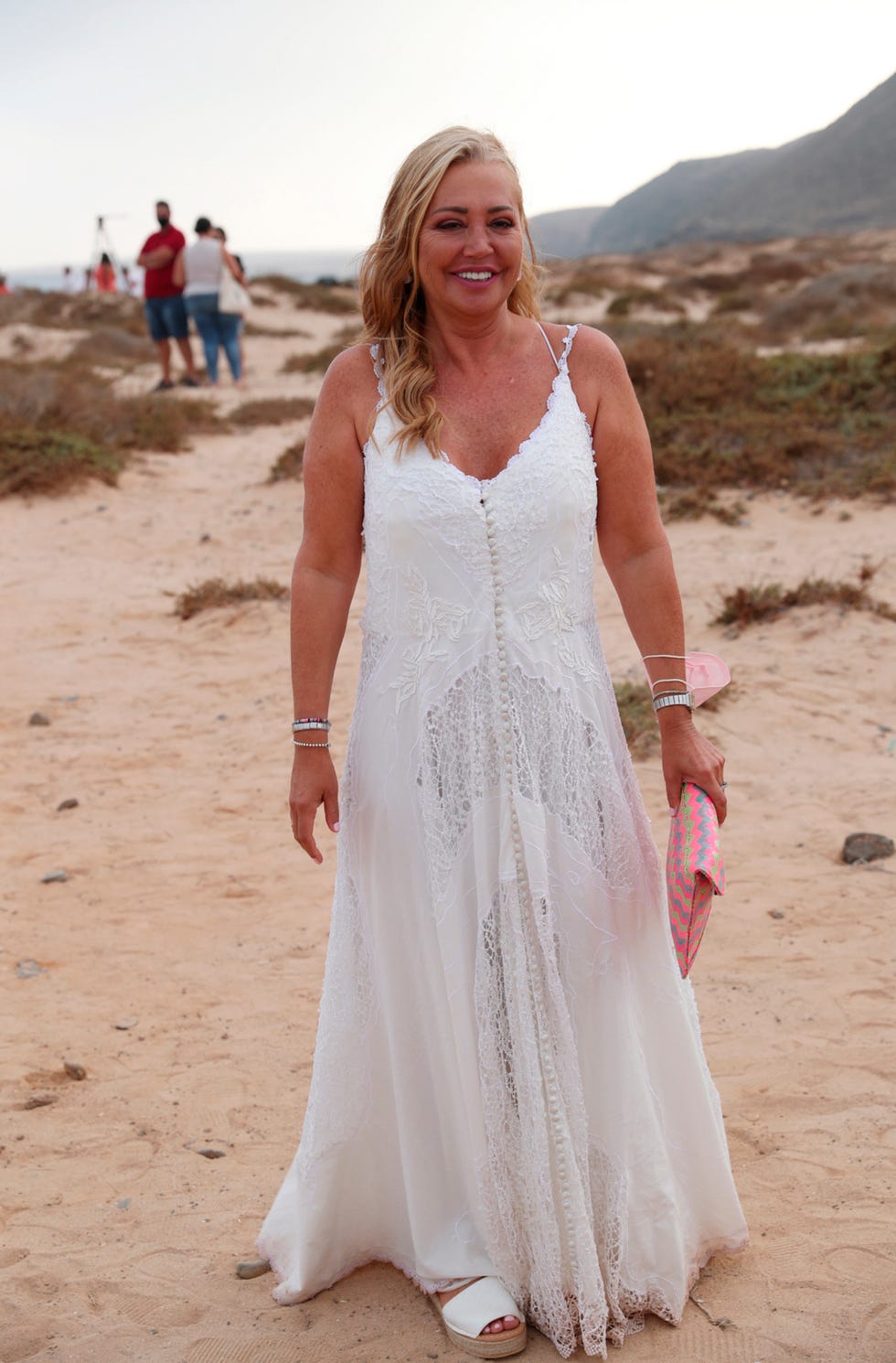 belén esteban a su llegada a la boda de anabel pantoja y omar sánchez
