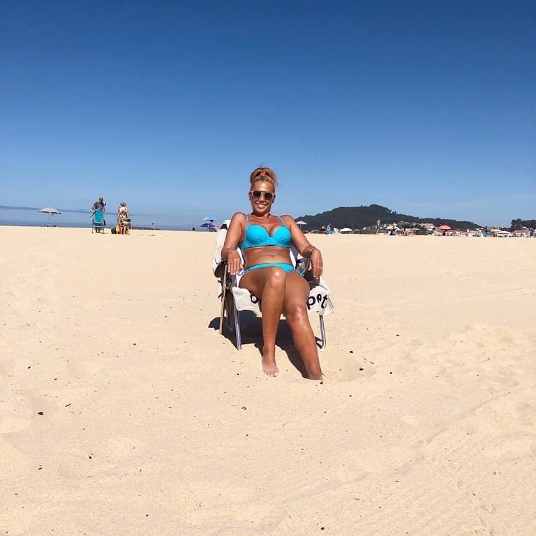 Belén Esteban en bikini en la playa de Nigrán en Vigo