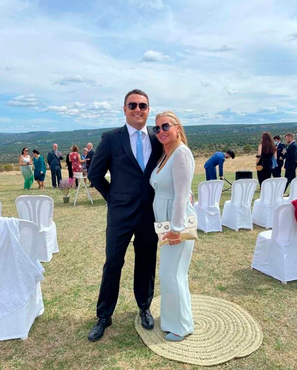 belén esteban y miguel marcos en la boda de unos amigos