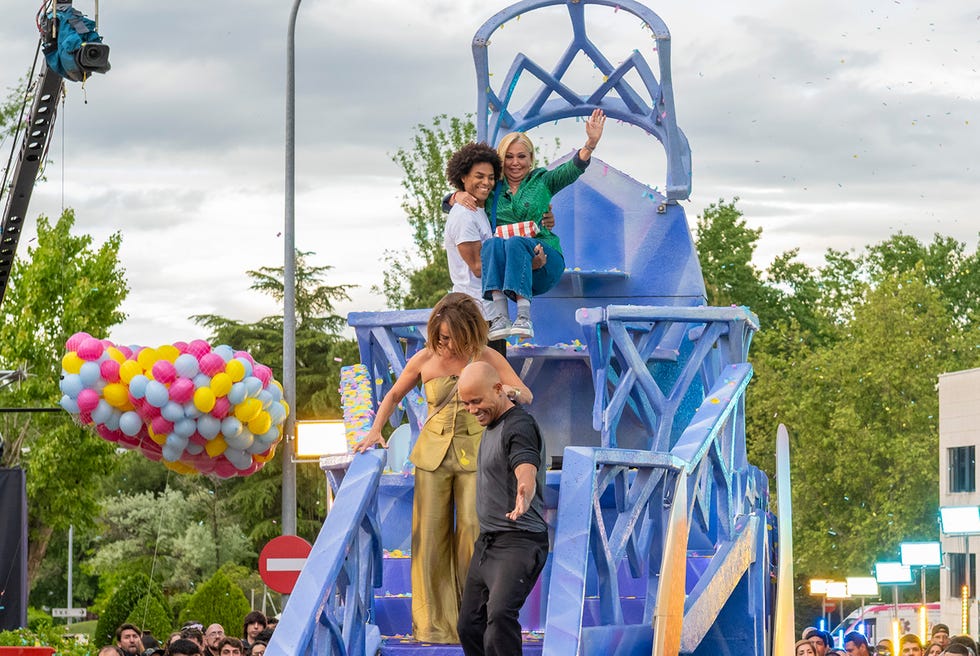 imagenes del desfile de la familia de la tele en su estreno
