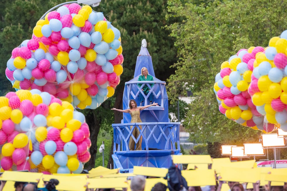 imagenes del desfile de la familia de la tele en su estreno