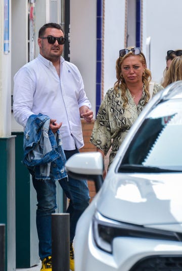 la colaboradora y su marido en las calles de la capital hispalense antes de la boda de joaquín torres y raúl prieto