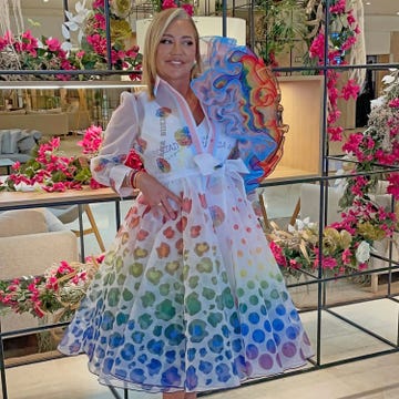 belen esteban con el vestido de sergio vidal en el orgullo de sevilla 2025