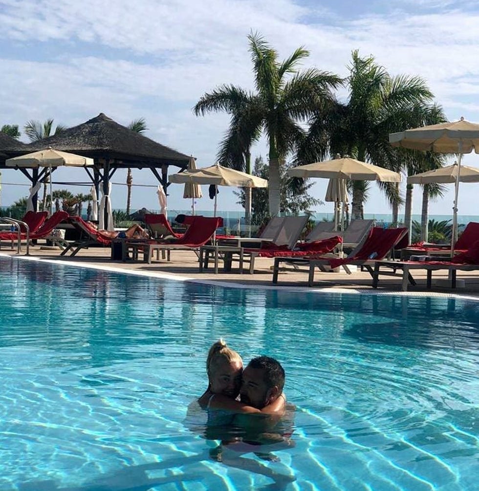 belén esteban y miguel marco reviven su luna de miel en tenerife