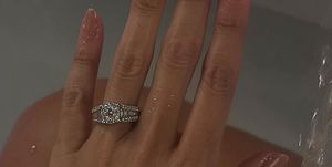 belen rodriguez manicure foto anello fidanzamento elio lorenzoni