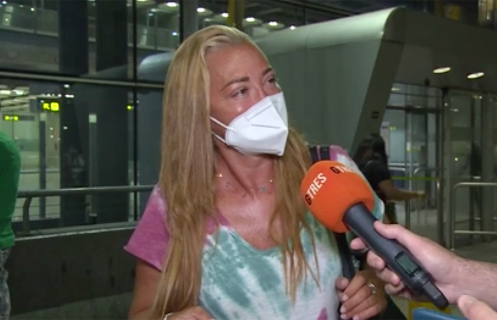 belén esteban se queja de la falta de medidas anticovid en el aeropuerto de barajas