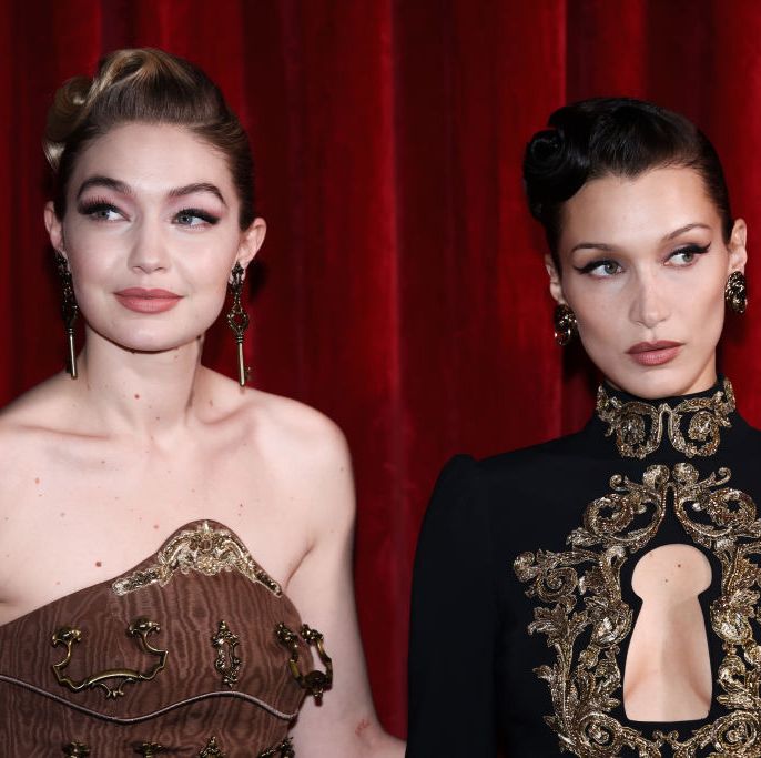 Bella And Gigi Hadid Walked The Marc Jacobs Aw22 Show With A New Look