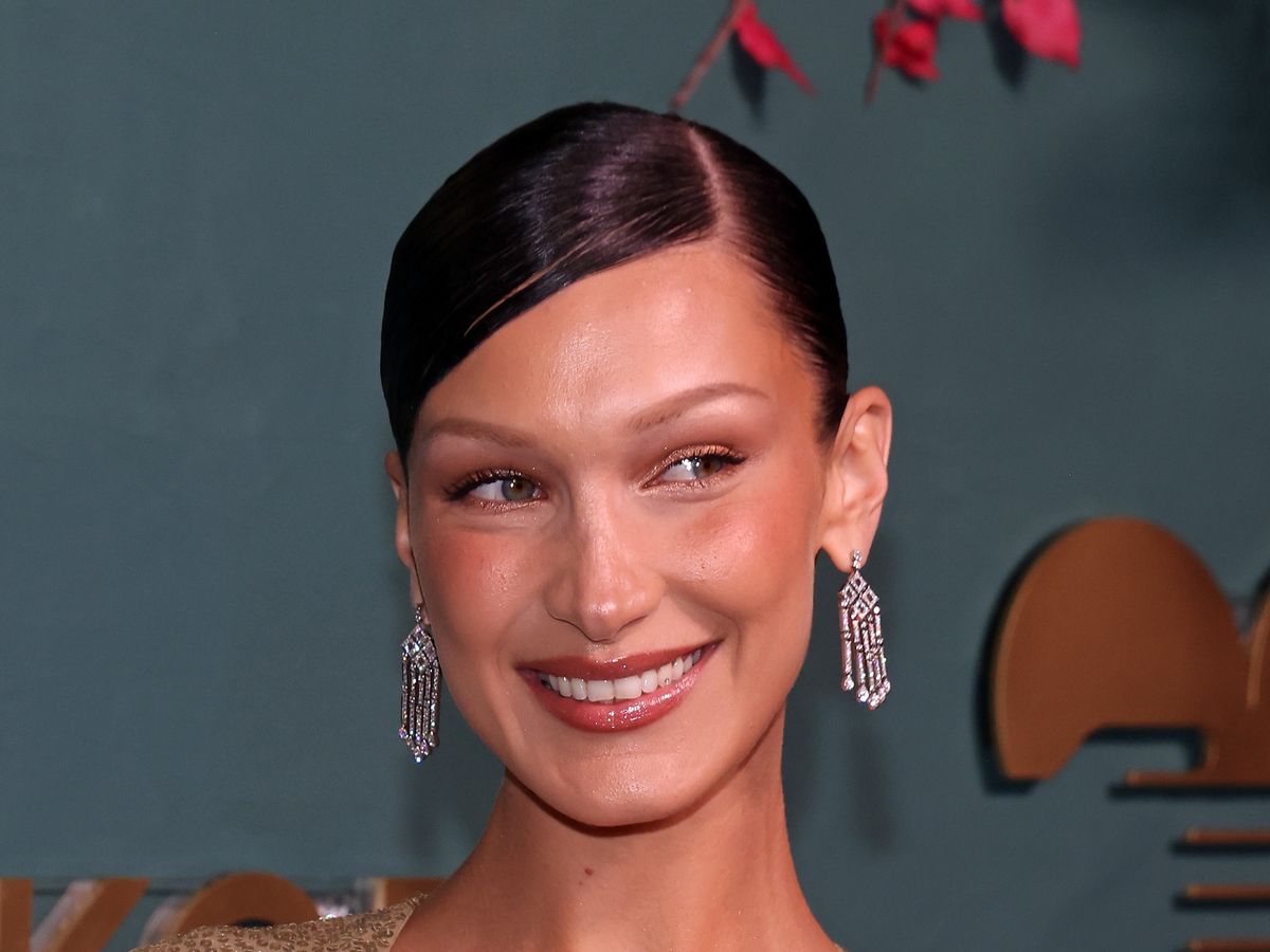 Bella Hadid nails the athleisure look in a Victoria's Secret