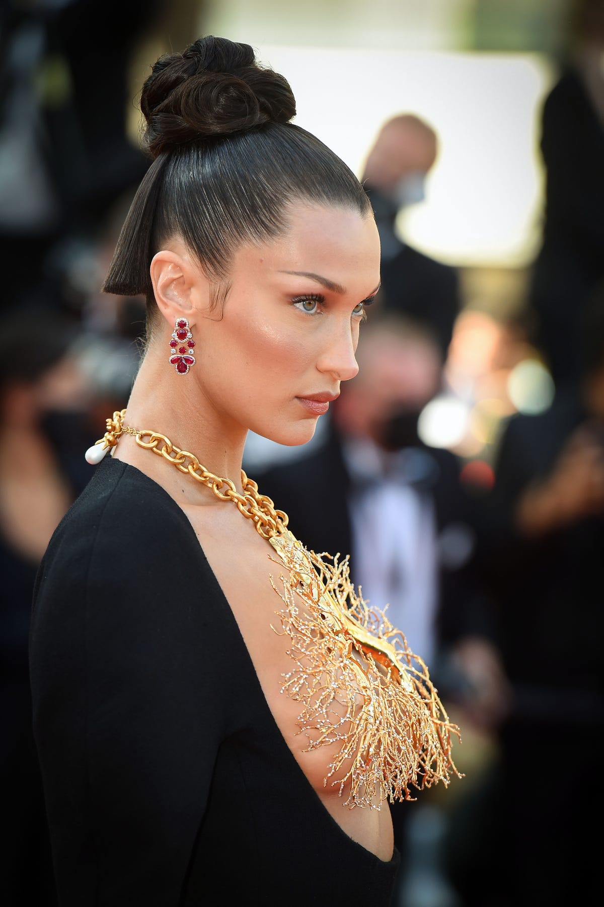 Immergere il viso nel ghiaccio: il beauty secret coreano che usa Bella  Hadid