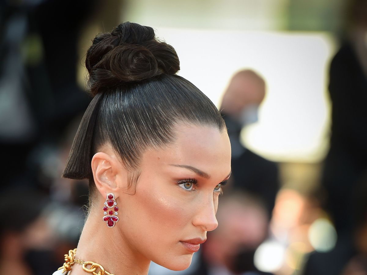 A Day In the Life of Bella Hadid - Bella Hadid's Daily Routine