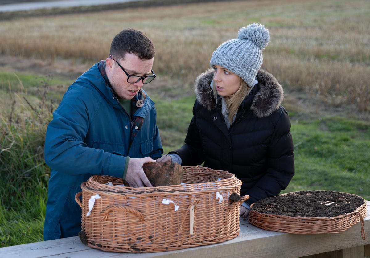 Emmerdale Soap Scoop! Kim disappears at Christmas