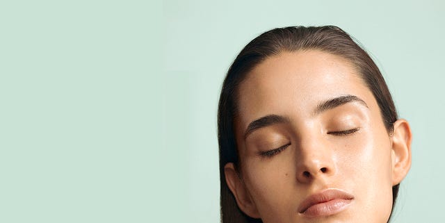 Cóm recuperar tu piel tras el verano rostro de una mujer al natural