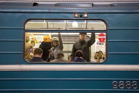 METROSTATION BELOROESSKAJADe Moskouse metro  de op vijf na grootste ondergrondse ter wereld  stopt ook in een station dat is gedecoreerd met traditioneel WitRussische motieven