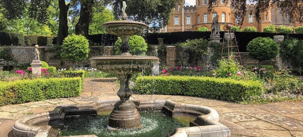 el castillo belvoir se convierte en el castillo de windsor en la serie de netflix the crown