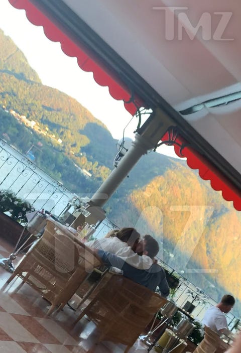 Jennifer Lopez and Ben Affleck at dinner on their Italian honeymoon jennifer lopez and ben affleck at dinner on their italian honeymoon