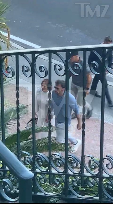 jennifer lopez and ben affleck at dinner on their italian honeymoon