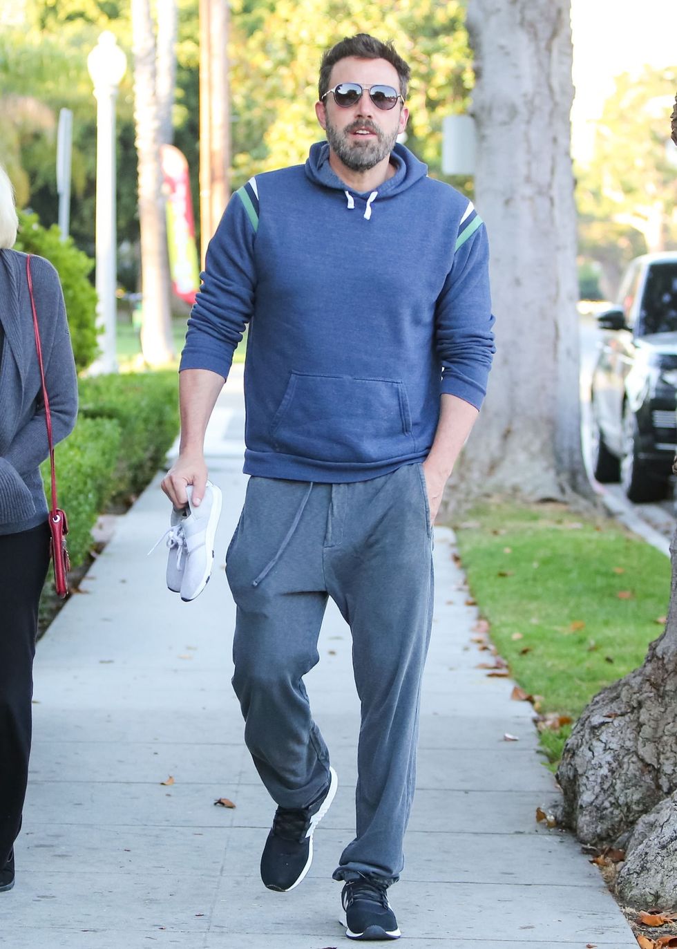 Ben Affleck oggi è sobrio e in tenuta sportiva: l'attore si tiene in forma 