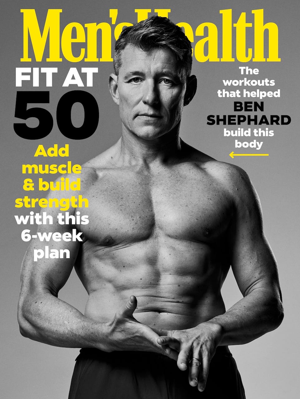 Portada de la revista Fitness con hombres musculosos que promueven la aptitud física a los 50 años