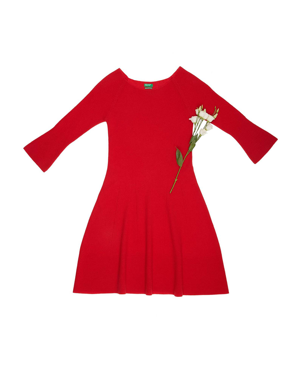 Clothing, Red, Dress, Sleeve, Day dress, Outerwear, Textile, T-shirt, Cocktail dress, Illustration, 