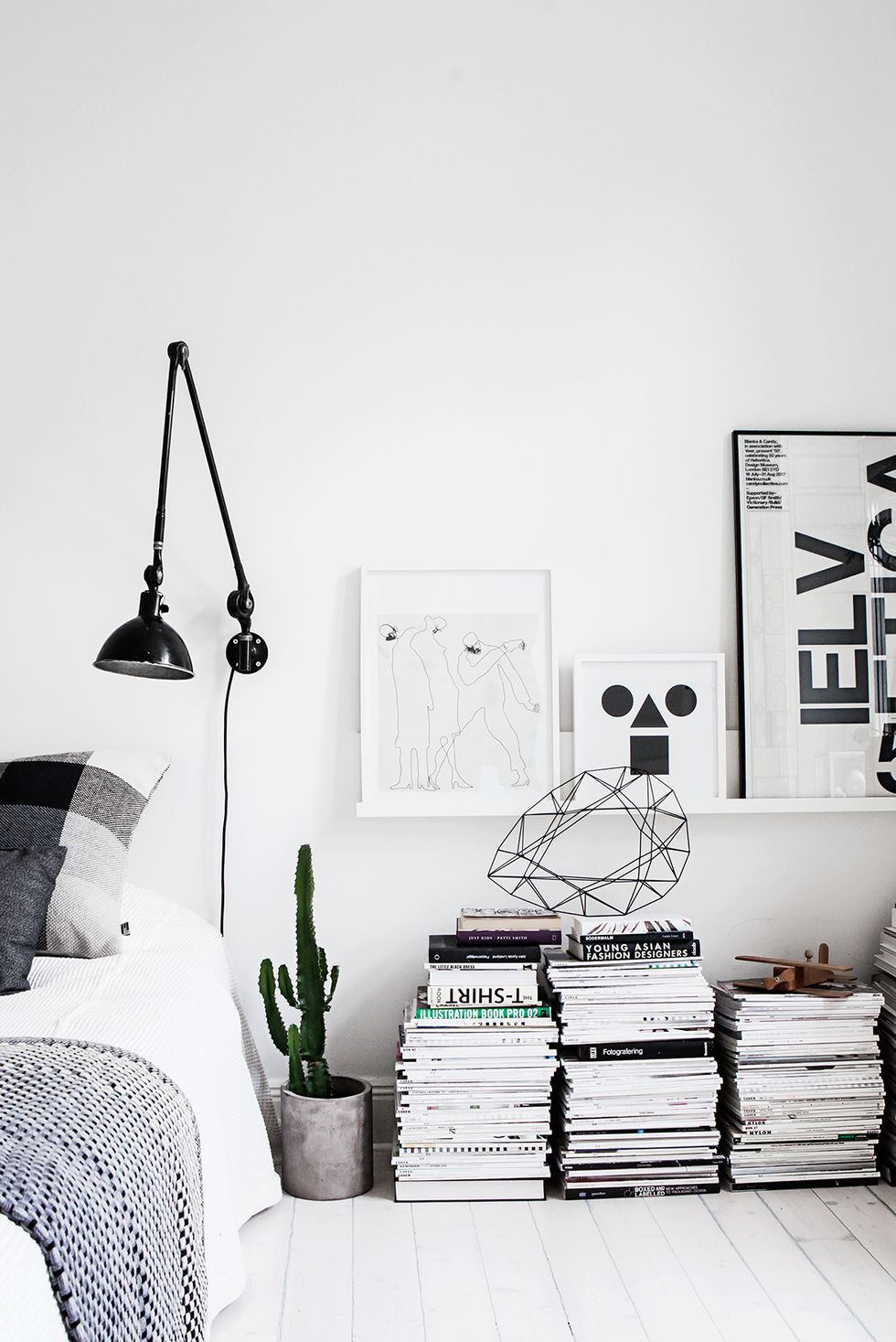 38 Minimalist Bedroom Ideas and Tips - Budget-Friendly Minimalism