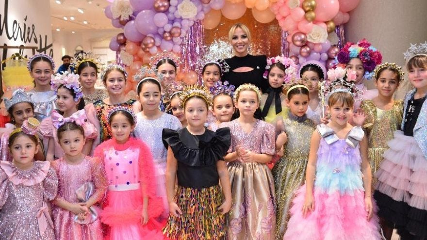 beren gokyildiz madre desfile melis kaptanoglu