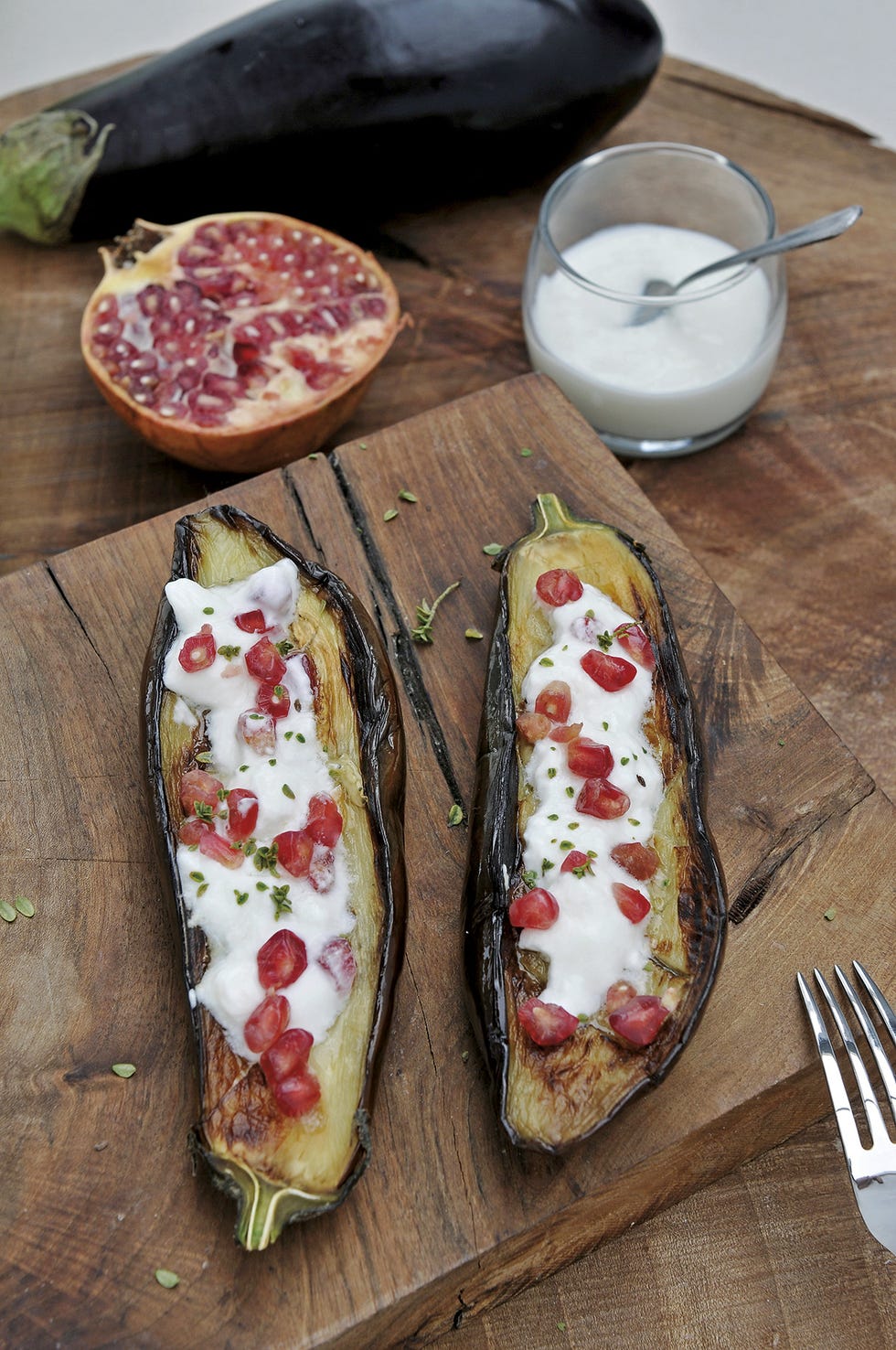 berenjenas asadas con yogur y granada