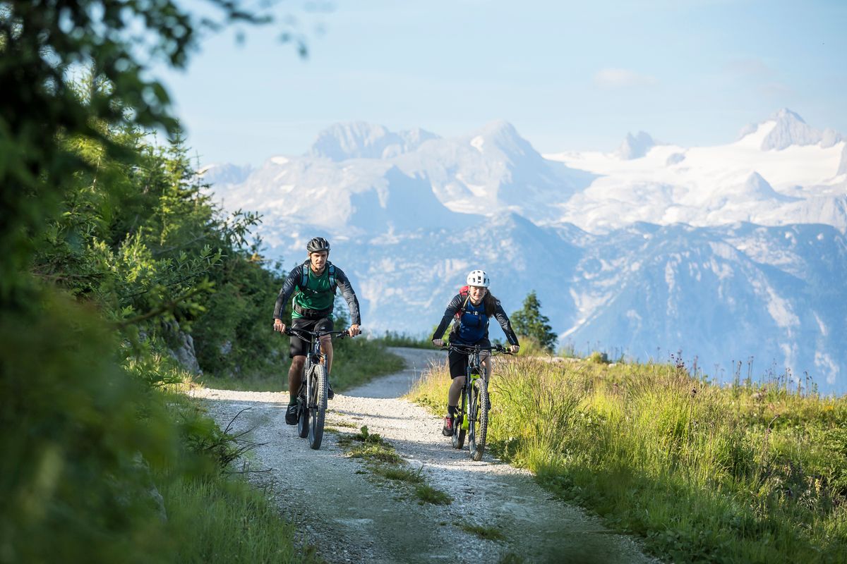 Trek op de emountainbike door het Dachsteingebergte langs Oostenrijkse BergeSeen eTrail