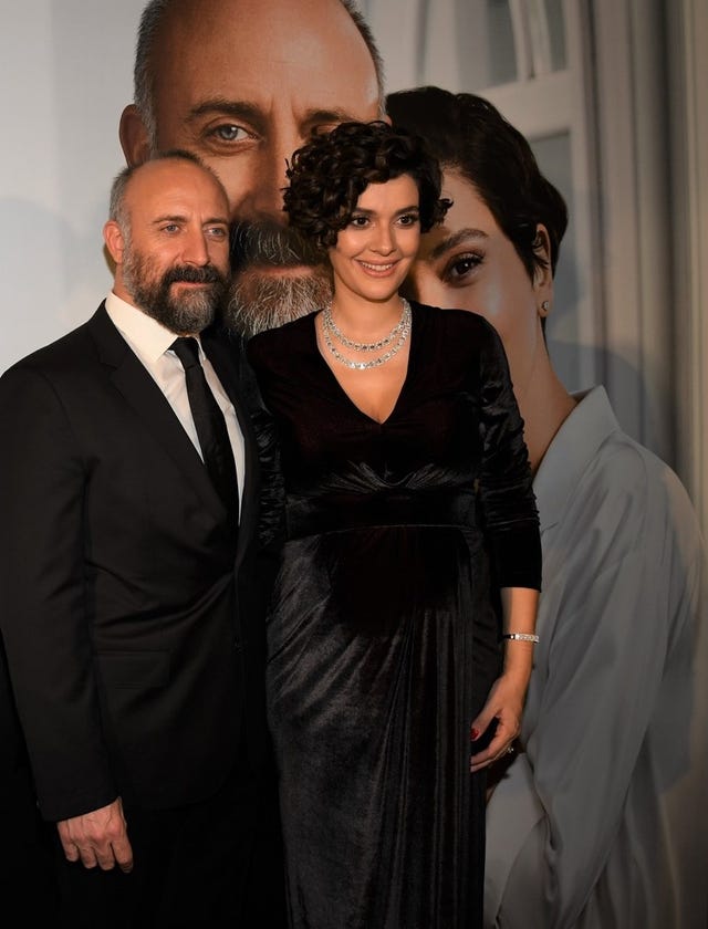 bergüzar korel y halit ergenç imagen joyas