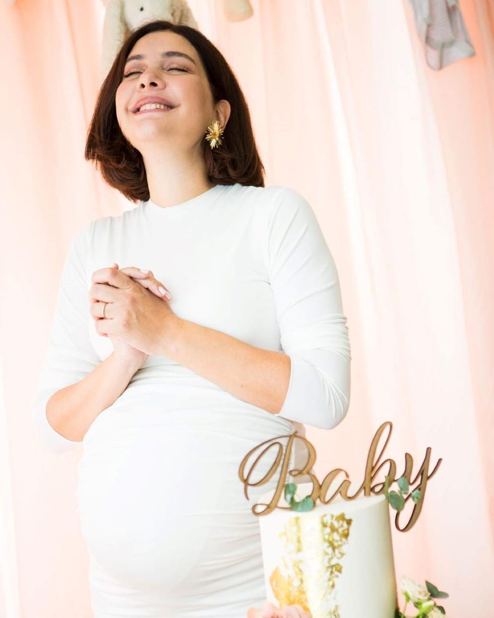 berguzar korel baby shower