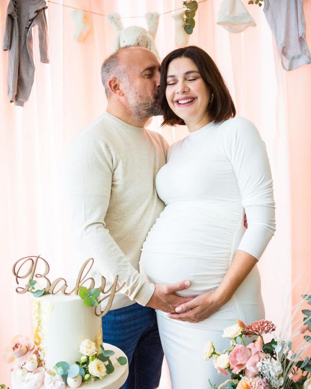 berguzar korel y halit ergenç baby shower