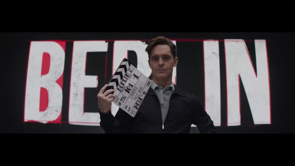 pedro alonso en una imagen promocional del rodaje de 'berlin 2'