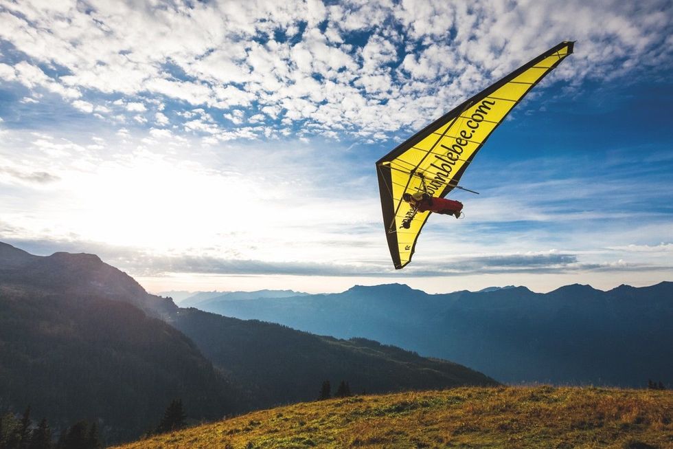 Met een deltavlieger over bergen en meren in de regio Interlaken