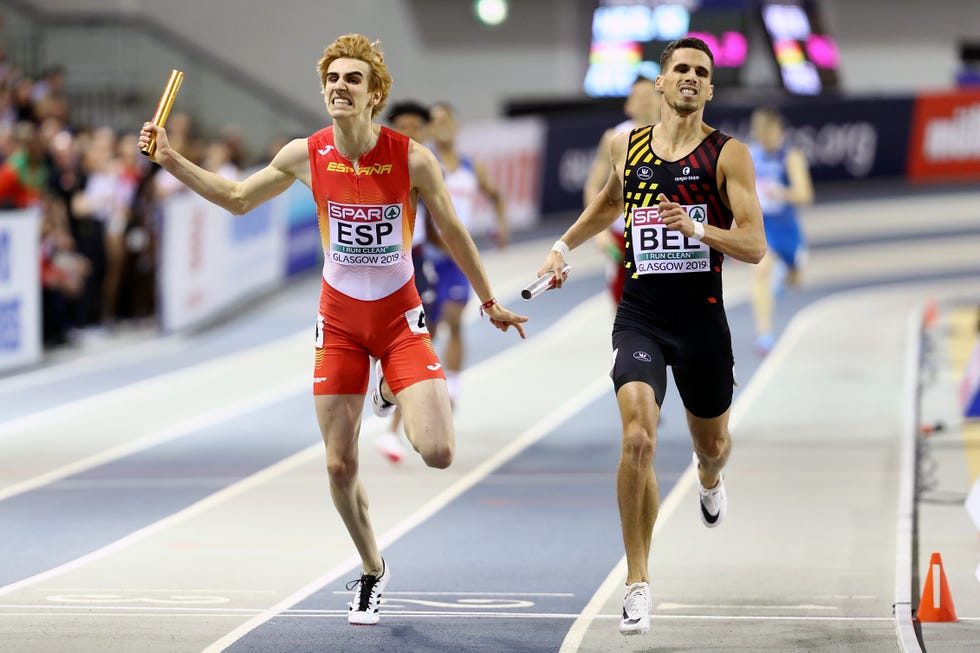 bernat erta llega a meta en la final del relevo 4x400m del europeo de atletismo en pista cubierta de glasgow 2019