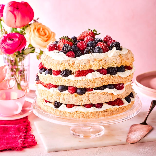berry tiramisu cake