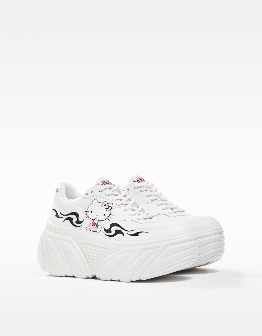 Las zapatillas m s cool son las de Hello Kitty que hay en Bershka