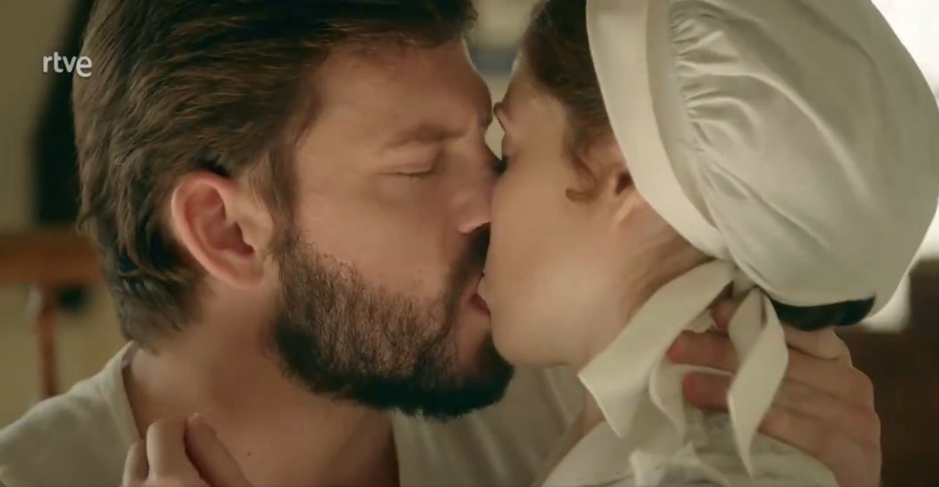Qué pasará en 'La Promesa' tras el polémico beso de Samuel y María en la  serie de TVE