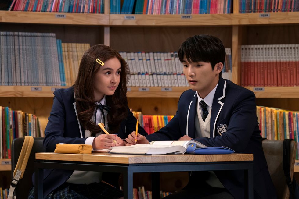 xo, kitty l to r anna cathcart as kitty song covey, choi min yeong as dae in episode 103 of xo, kitty cr park young solnetflix © 2023