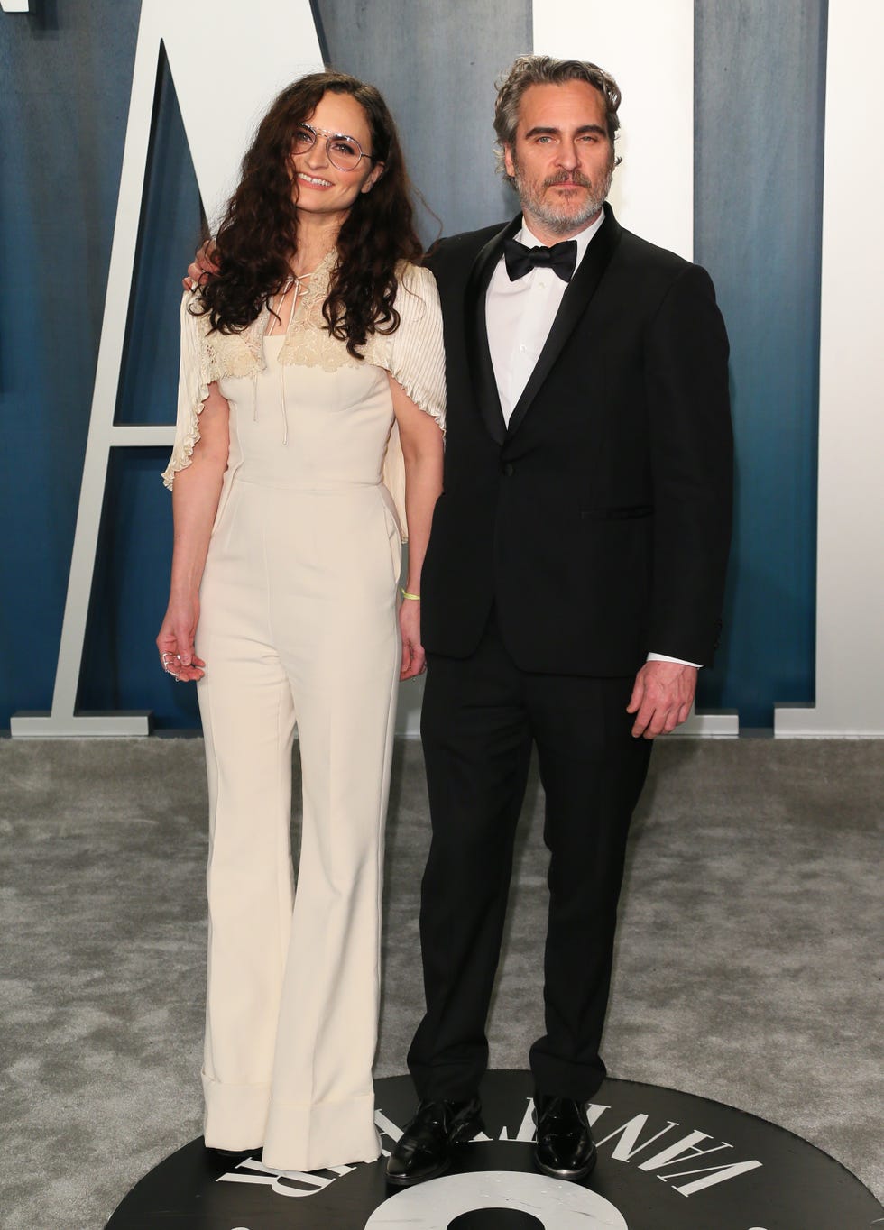 Joaquin Phoenix con su hermana Rain en la fiesta de Vanity Fair