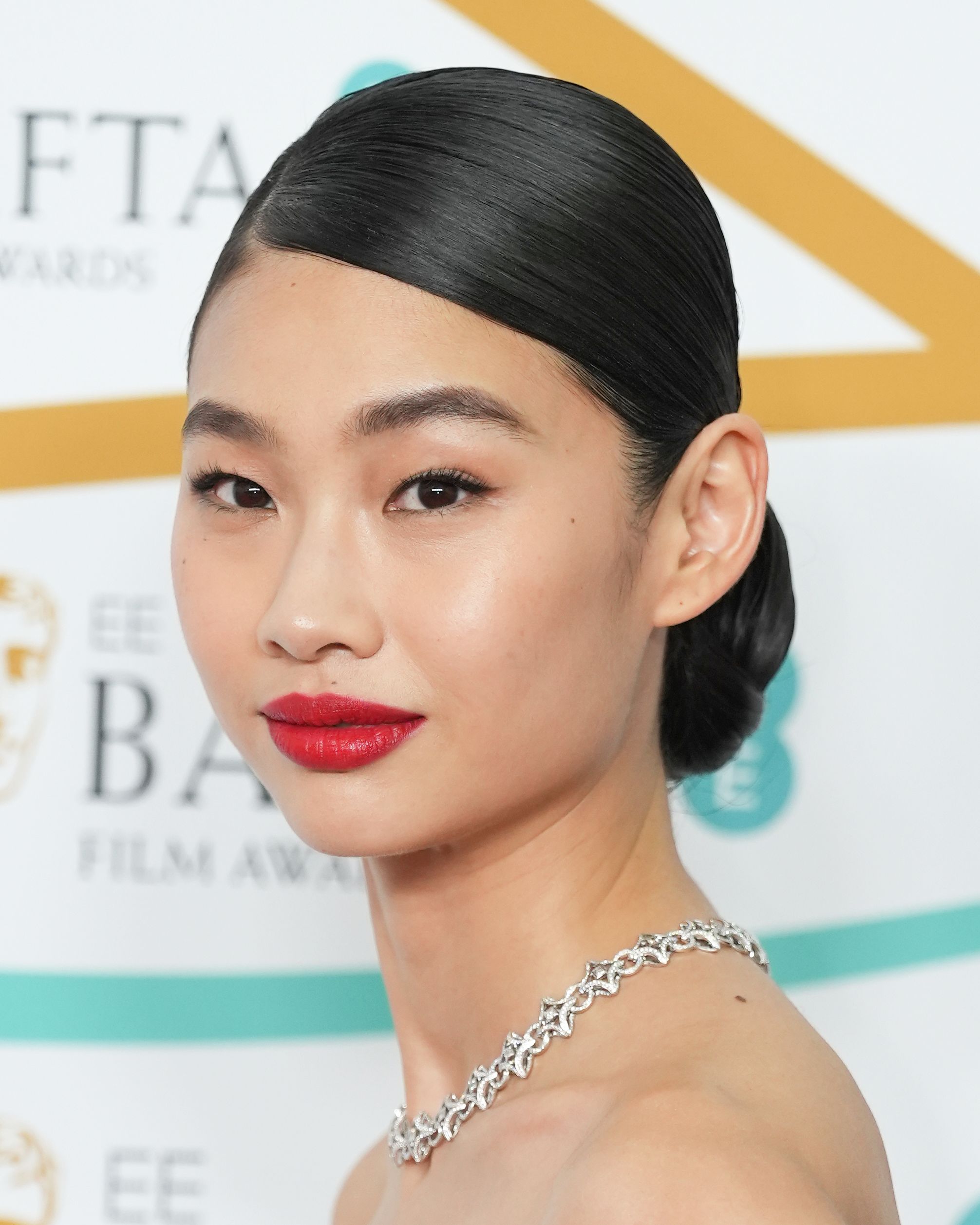 Hoyeon Jung @bafta #bafta2023 Wearing @louisvuitton Styling @andrewmukamal  Makeup @ninapark Manicure @bsk.nails