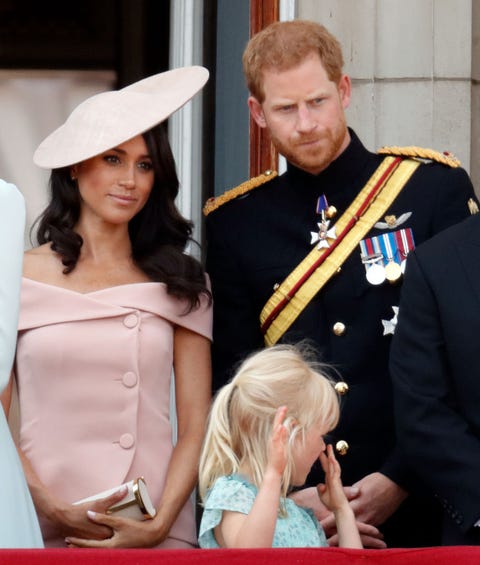 Royal balcony moments - 22 moments on Buckingham Palace balcony