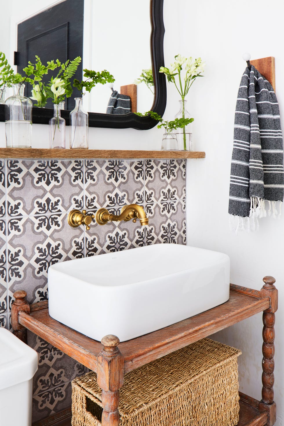  best-bathroom-countertops-bar-cart 