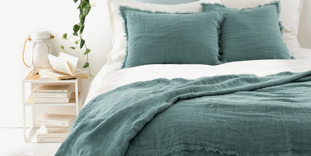 27 Best Bed Throws To Add Comfort And