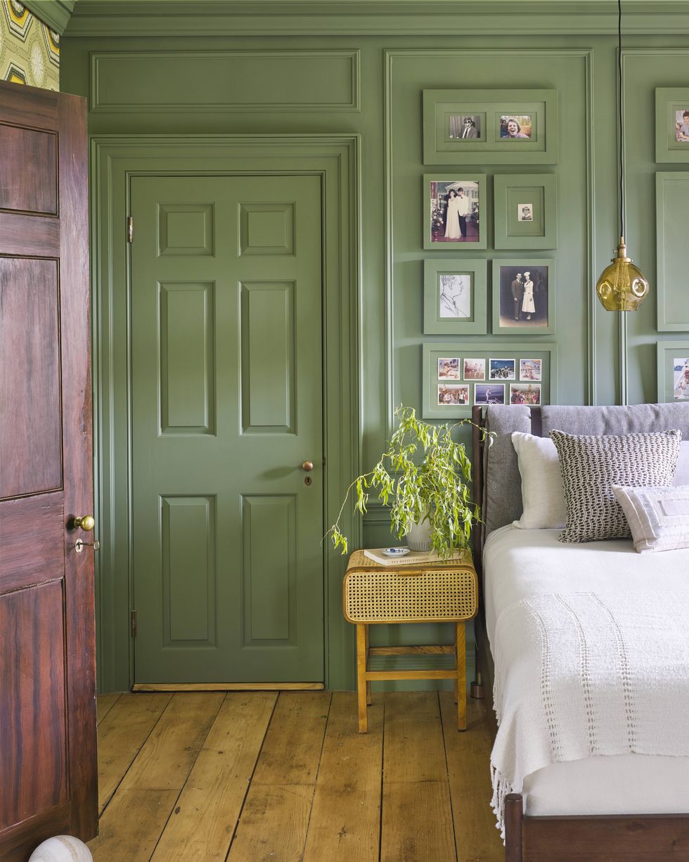 glossy green painted bedroom
