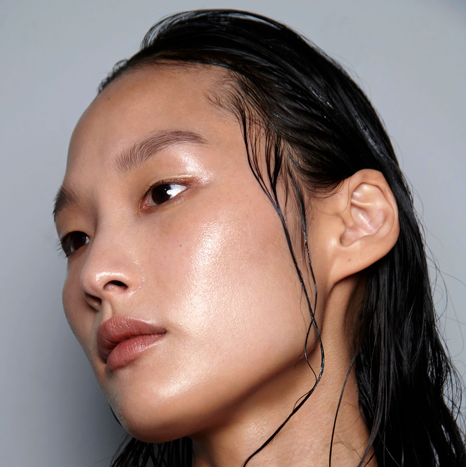 10 Brightening Serums That'll Give Your Skin a Ridiculously Good Glow