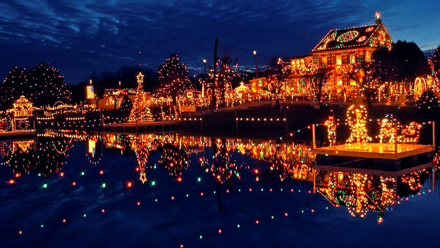 25 Best Christmas Light Displays Across The U.S.