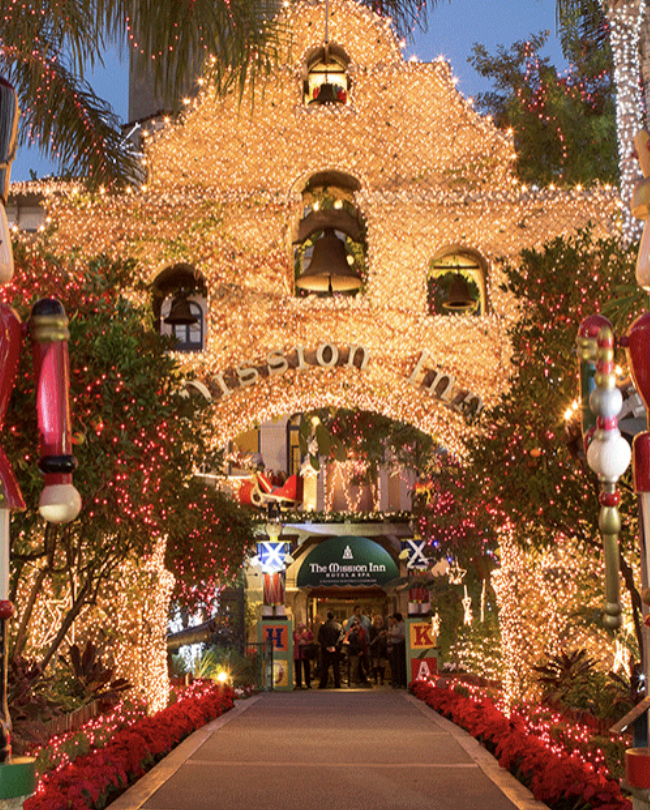 https://hips.hearstapps.com/hmg-prod/images/best-christmas-light-displays-mission-inn-hotel-1669924829.png?crop=0.538xw:1.00xh;0.232xw,0&resize=980:*