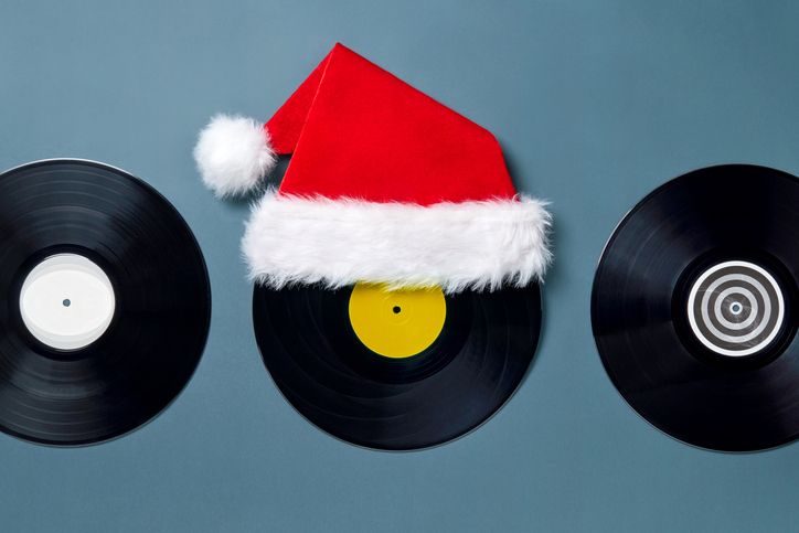 Những bản nhạc Giáng sinh cổ điển là đặc quyền của những người yêu âm nhạc. Chúng ta không thể thiếu được một bộ sưu tập những ca khúc đỉnh cao nhất, được trình bày bởi những giọng ca nổi tiếng nhất. Hãy lắng nghe và thưởng thức tất cả trong bộ sưu tập này.