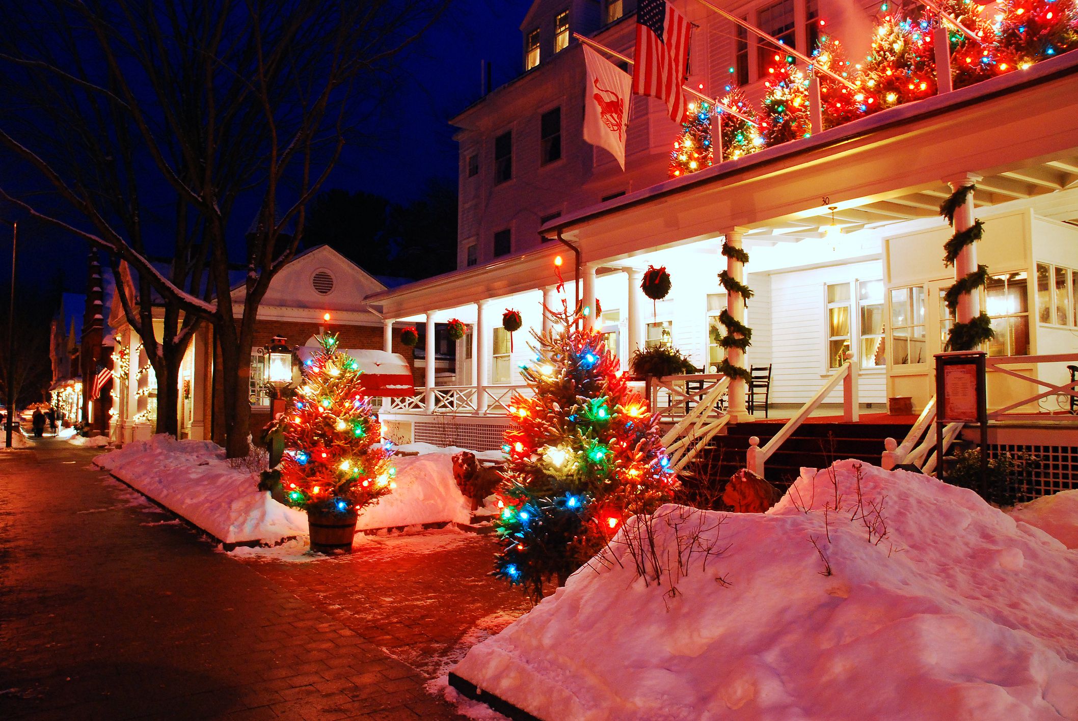 15 Best Christmas Cities in the USA to Visit for the Holidays