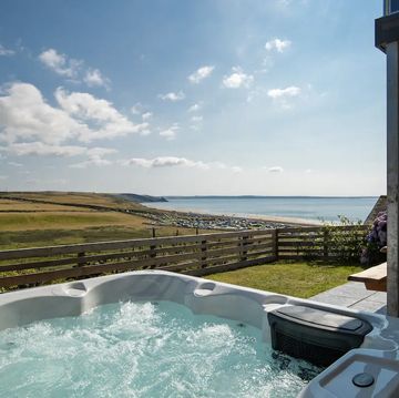 best cottages with hot tubs