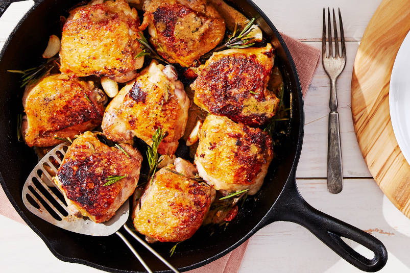 https://hips.hearstapps.com/hmg-prod/images/best-crispy-chicken-thighs-garlic-rosemary-1567793052.png?crop=0.668xw:1.00xh;0.275xw,0&resize=980:*